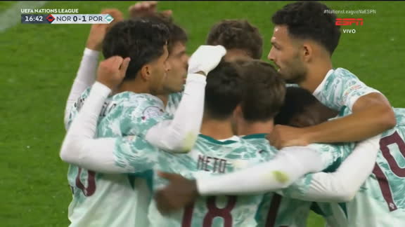 Gol de Portugal! João Félix recebe de Pedro Neto, bate no cantinho e faz 1 a 0 na Noruega
