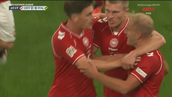 Gol da Dinamarca! Isaksen pega a sobra na área e estufa a rede do País de Gales na Nations League