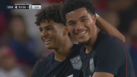 ¡Travesaño, gol y festejo! Albert estampó el cuarto y sentenció la goleada de Chile