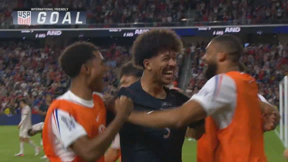 ¡Cabezazo goleador de Richards para el 3-2 ante Chile!