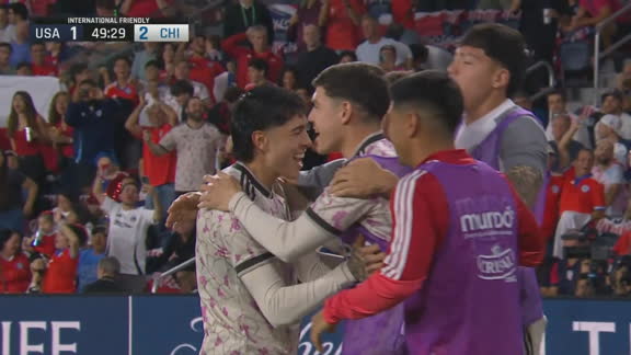 ¡Lindo derechazo de Maxi Gutiérrez para el 2-1 de Chile!
