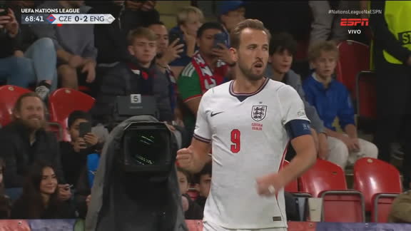Gol da Inglaterra! Harry Kane pega sobra na área, enche o pé e faz 2 a 0 contra a República Tcheca; VEJA