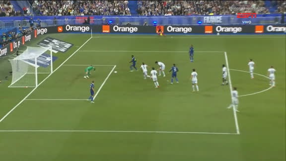 DEFESA DO ANO? Donnarumma espalma finalização de Doué e impede gol de Dembélé no rebote