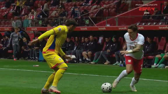MAIS UM DO LEWA! Zalewski faz ótima jogada individual e rola para o camisa 9 apenas empurrar para o fundo da rede e ampliar contra a Romênia; VEJA