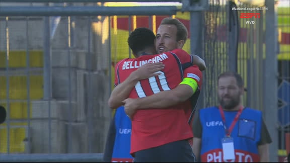 Gol da Inglaterra! Bellingham deixa Kane cara a cara com Livakovic, e o artilheiro não perdoa