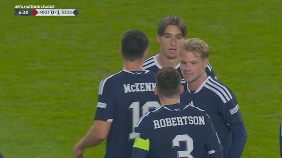 Gol da Escócia! Bowie arrisca de longe e acerta o cantinho do goleiro da Macedônia do Norte