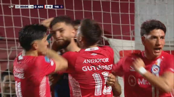 Tigre lo tuvo de penal pero Siri le contuvo el remate a Saralegui