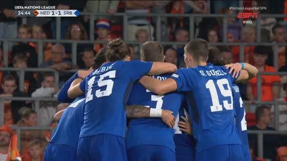 Gol da Sérvia! Cvetokovic sobe mais que a zaga da Holanda e empata; VEJA
