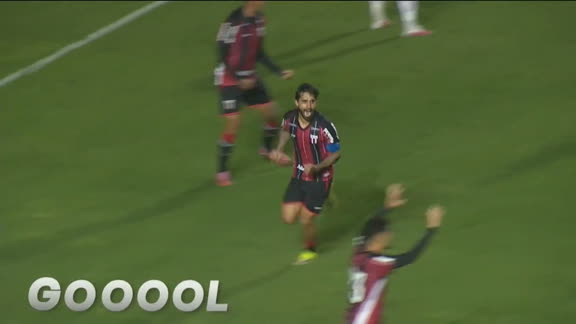 Gol do Botafogo-SP! Patrick Brey bate firme após bate-rebate e empata contra o Operário