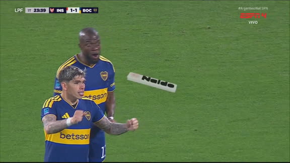 Gol BIZARRO de Enner Valencia! Atacante do Boca aproveita 'presente' e empata no Argentino; VEJA
