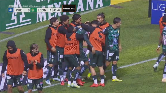 ¡León marca el primero de la noche!