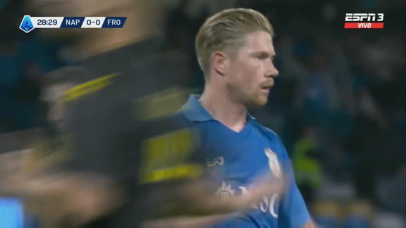 Momento insólito: Napoli necesitó de 2 penales para ponerse en ventaja ante Frosinone