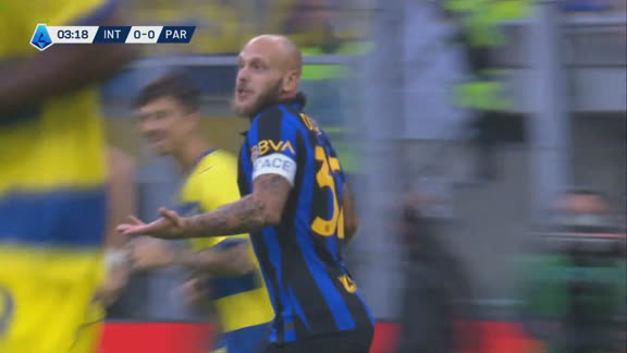 Dimarco tuvo el primero para Inter pero el arquero se lo negó