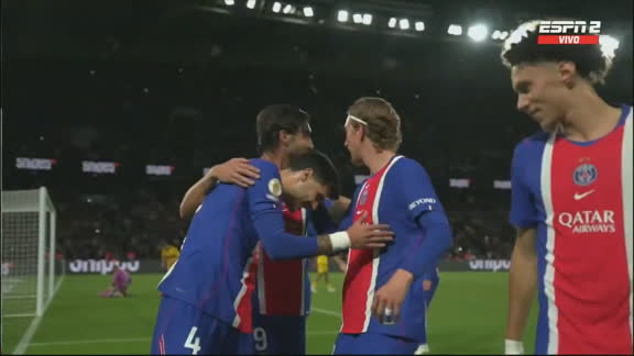 Beraldo, de penal, puso el 1-0 para PSG