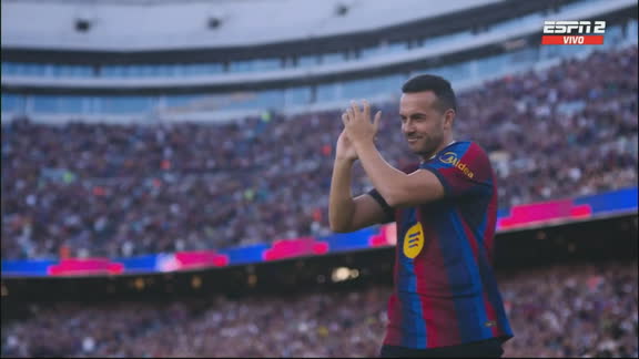 Emotivo homenaje a Pedro en la previa al inicio del duelo entre Barcelona y Getafe