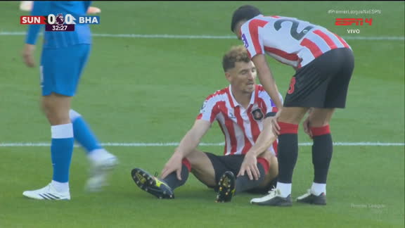 Defensor do Sunderland, Thomas Meunier sente lesão sozinho e é substituído ainda no 1º tempo contra o Brighton