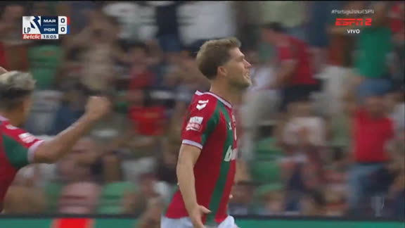 Golaço do Marítimo! Szalai chuta de longe e abre o placar contra o Porto