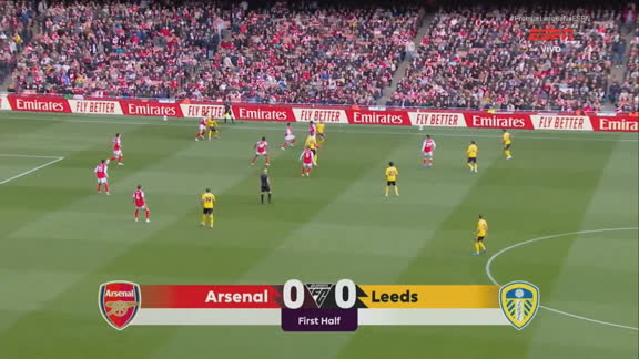 Bola em jogo no Emirates Stadium! Arsenal e Leeds United duelam pela Premier League