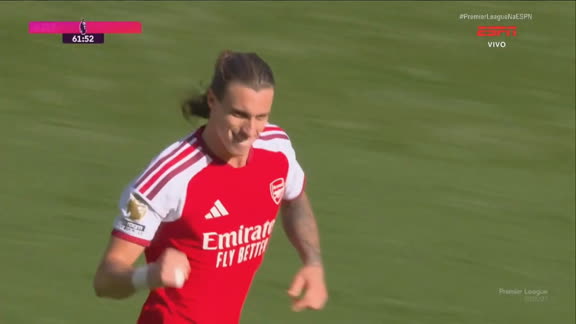Gol do Arsenal! Calafiori aparece na grande área para empatar contra o Leeds