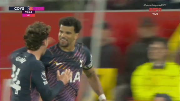 Gol do Tottenham! Solanke aproveita levantamento de Tonali e empata a partida