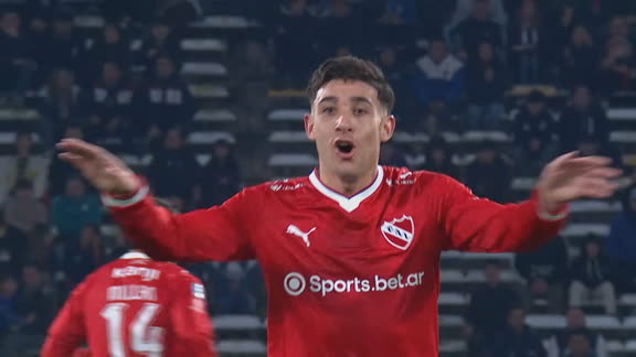 Era el triunfo agónico de Independiente: polémico offside en Córdoba