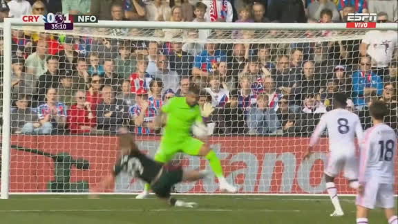 ¿La atajada del campeonato? Walter Benítez y una reacción sensacional para salvar al Crystal Palace