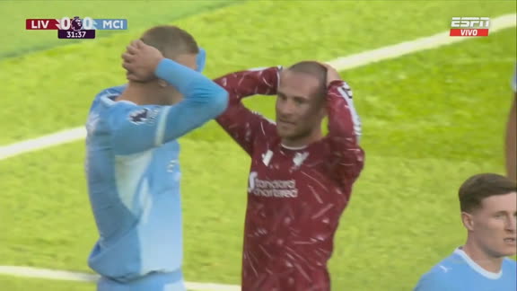 ¡Mac Allister probó de chilena y casi pone el 1-0 para Liverpool!