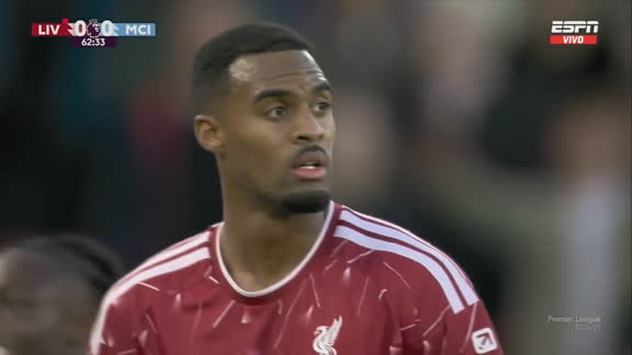 Problemas en Liverpool, Gravenberch fue expulsado