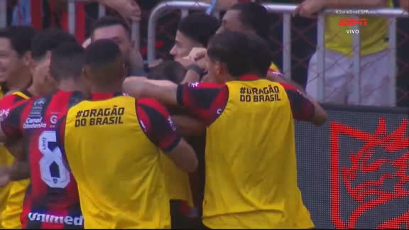 Gol do Atlético-GO! Geovany sai em arrancada, bate no cantinho e faz 1 a 0 no Sport