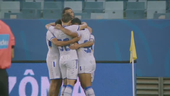 Gol do Avaí! Daniel Penha bate forte de fora da área  e faz 1 a 0 no Cuiabá