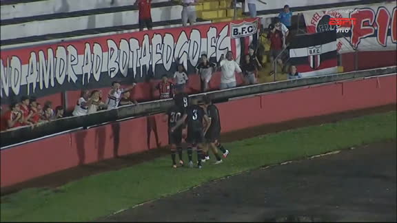 Gol do Botafogo-SP! Hygor completa após corte da zaga e marca contra o Ceará; VEJA