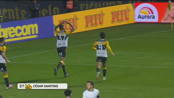 Gol do Criciúma! César Martins sobe sozinho e o abre o placar contra o América-MG
