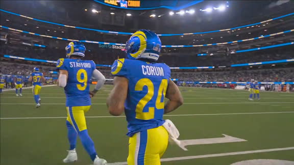 Blake Corum taladra para el TD de Los Angeles