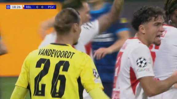 ¡Con el pie! Vandevoordt le atajó el penal a Perišić