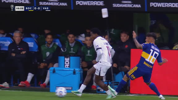 Delgado y una dura falta para ganarse la amarilla ante Vasco Da Gama