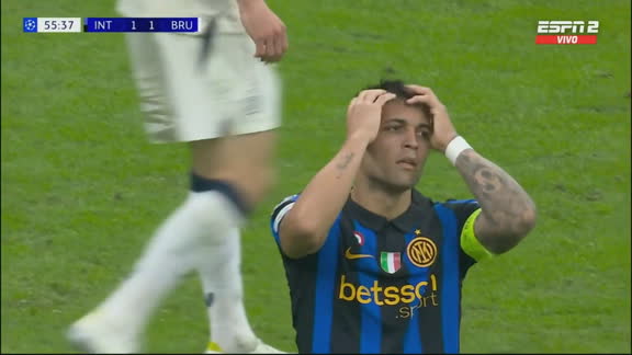 Gran tapada de Sommer para evitar el doblete de Lautaro Martínez