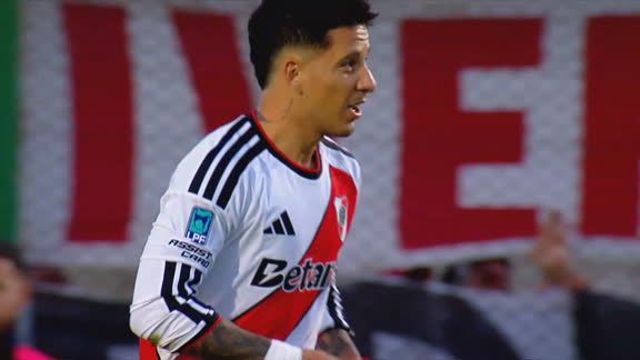 ¡Travesaño! Driussi casi pone el 1-0 para River