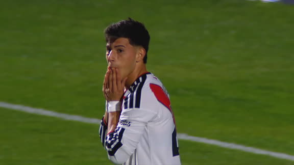 ¡No se puede creer! Pereyra se perdió el 2-1 de River