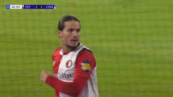 Palo, rebote en la espalda del arquero y 3-1 para Feyenoord