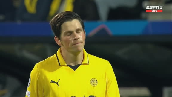 Sondre Fet, a centímetros de abrir el marcador ante el Borussia Dortmund en Champions