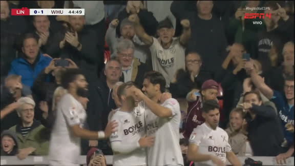 Gol do West Ham! Com 2 a mais em campo, Mavropanos cabeceia firme e abre o placar contra o Lincoln City; VEJA