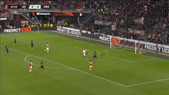 De media vuelta, Koopmeiners pone el 1-0 para el AZ Alkmaar