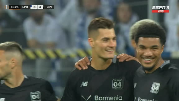 Patrik Schick volvió a marcar de penal y el Leverkusen pasó a golear