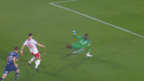 ¡Pelota contra el palo! Waller tuvo una chance clarita ante Gimnasia