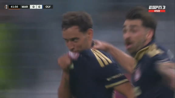 Hezze ganó en las alturas y puso el 1-0 ante Olympique de Marsella en la Europa League