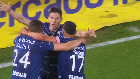 Solito y solo: Nacho Fernández gritó en la cancha de Huracán