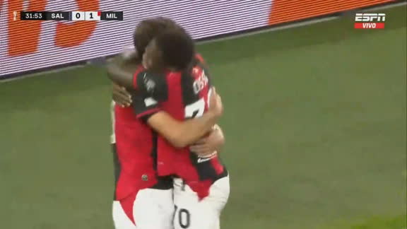 ¡Doblete de Cisse para el Milan ante Salzburgo!