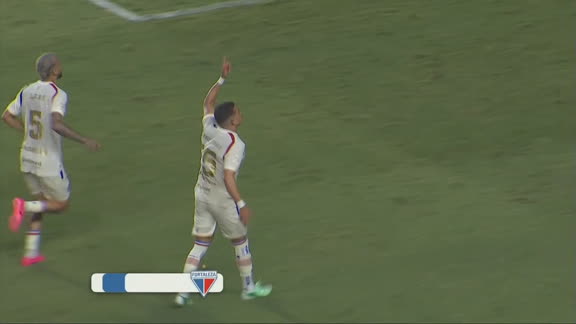 GOLAÇO DO FORTALEZA! Rodriguinho cobra falta por cima da barreira e faz 2 a 0 contra o Sport; VEJA