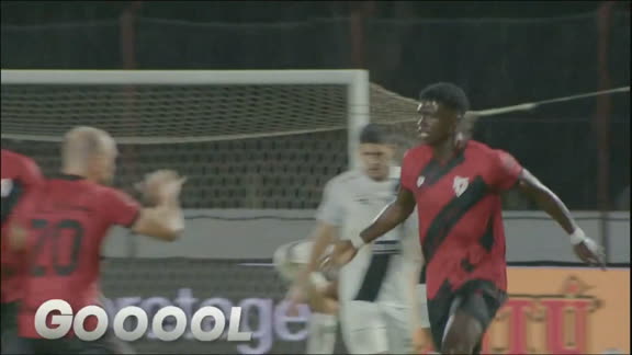 Gol do Atlético-GO! João Pedro desvia na área e empata contra a Ponte Preta