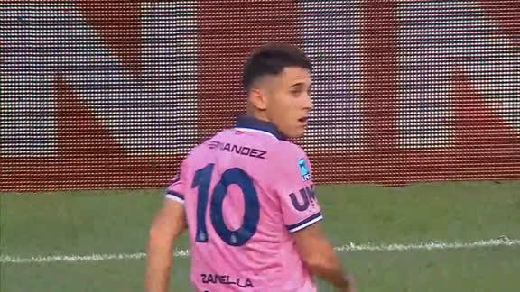 ¡La colgó del ángulo! Golazo de Matías Fernández para el 1-0 de Independiente Rivadavia